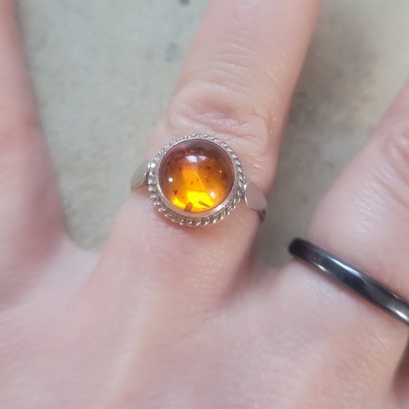 Amber ring - Picture 3 of 3